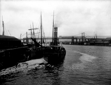 Manchester Ship Canal: Vessels at Runcorn
