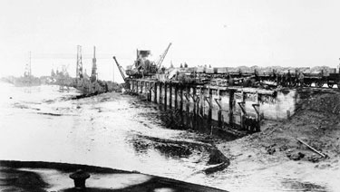 Manchester Ship Canal: Construction at Runcorn