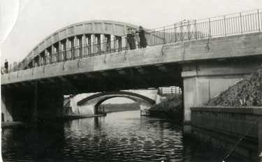 New and old bridge at Astmoor