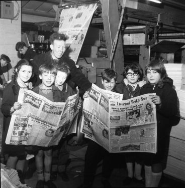 Castle View Primary School visit to the Weekly News Head Office